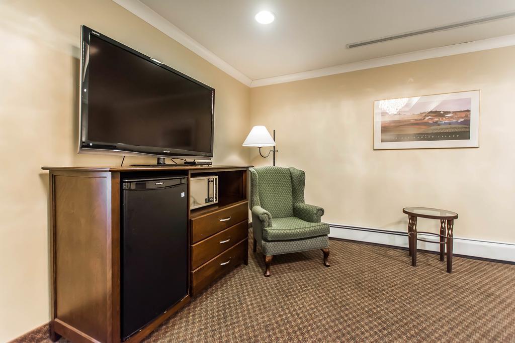 Quality Inn & Suites Garden Of The Gulf Summerside Exteriör bild