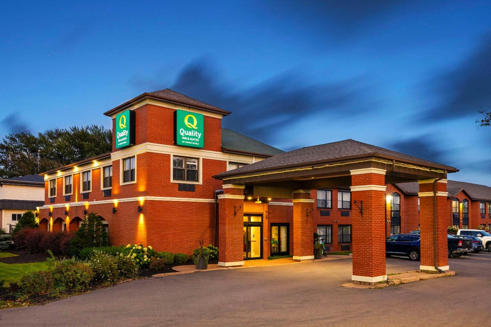 Quality Inn & Suites Garden Of The Gulf Summerside Exteriör bild