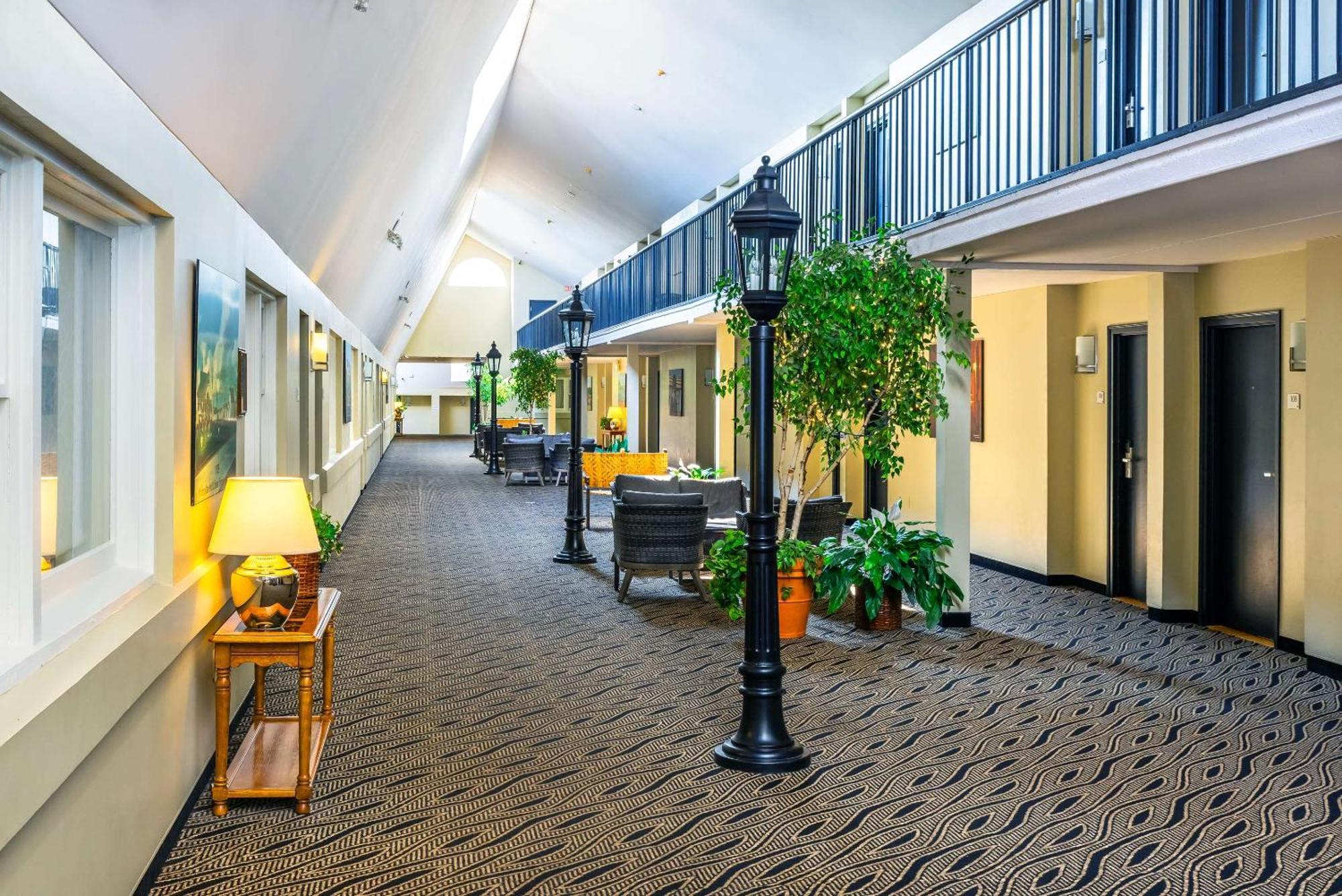 Quality Inn & Suites Garden Of The Gulf Summerside Exteriör bild