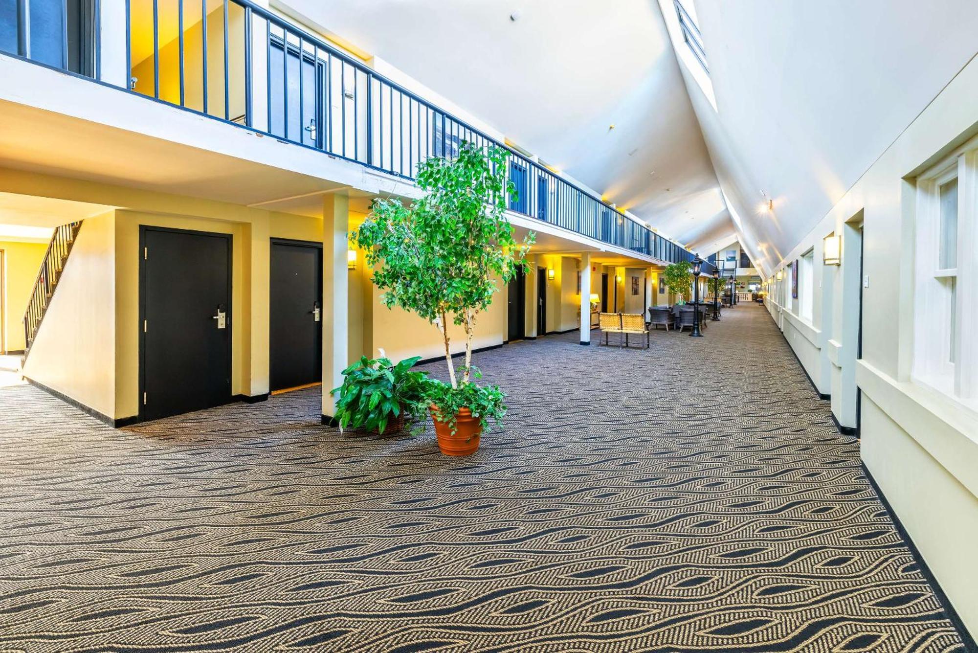 Quality Inn & Suites Garden Of The Gulf Summerside Exteriör bild