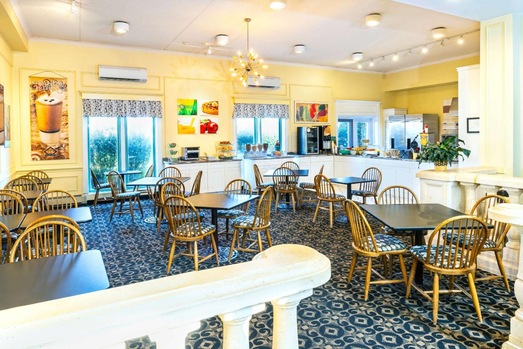 Quality Inn & Suites Garden Of The Gulf Summerside Exteriör bild