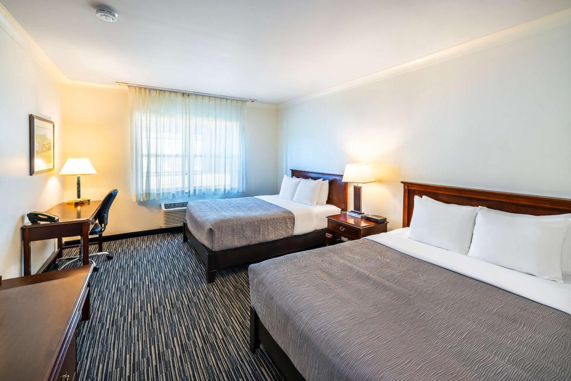 Quality Inn & Suites Garden Of The Gulf Summerside Exteriör bild