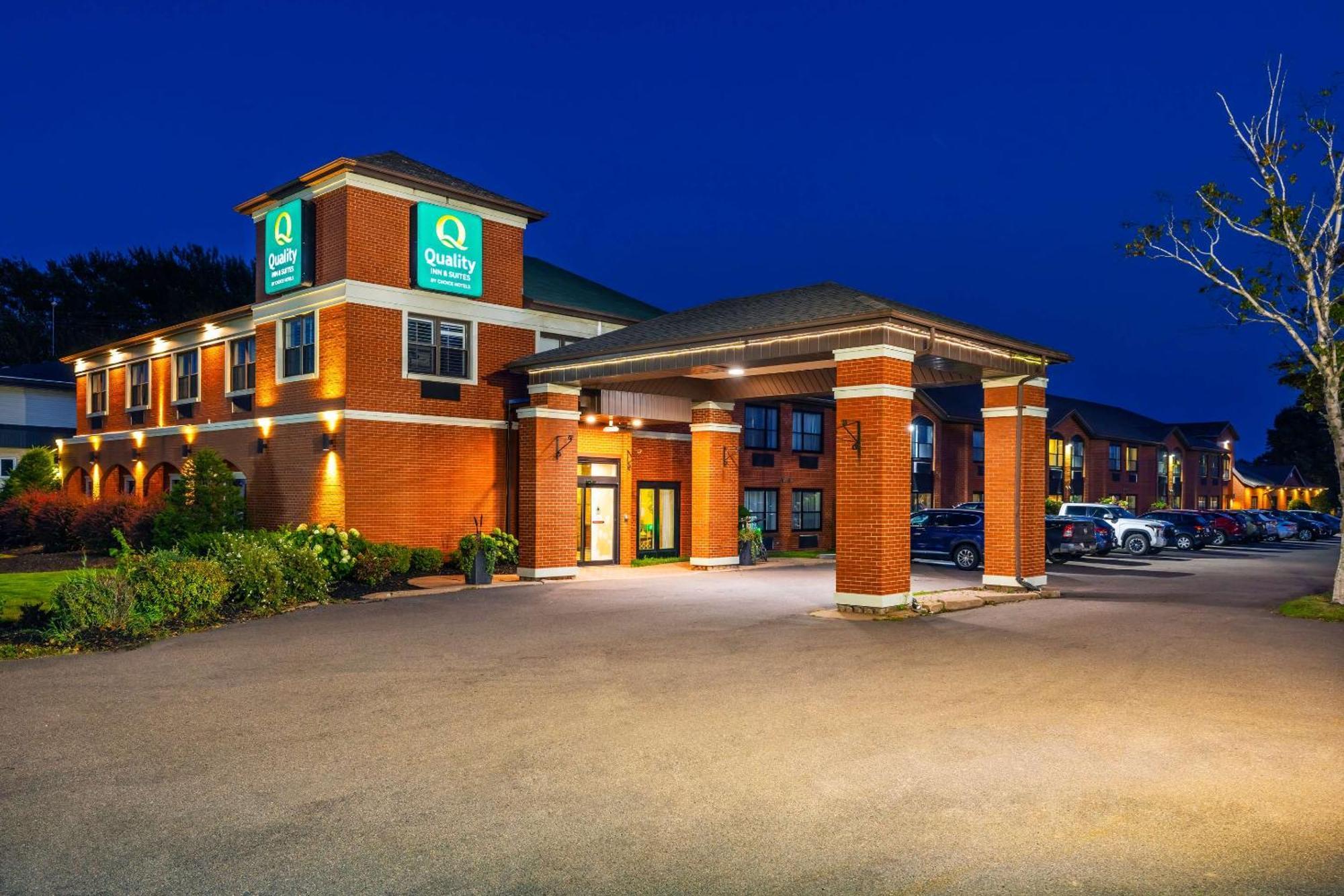 Quality Inn & Suites Garden Of The Gulf Summerside Exteriör bild